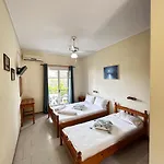 Theodora Apartman *